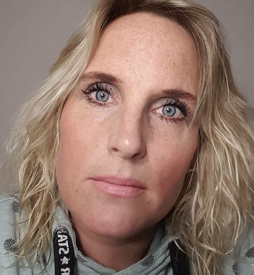 Sexy mom Aline is cum target for tributes