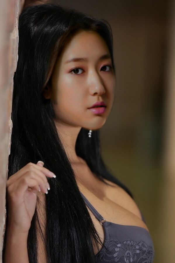 sex double men fun to Park Shin-hye in an abandoned house