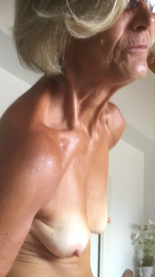 Amateur Naked Women