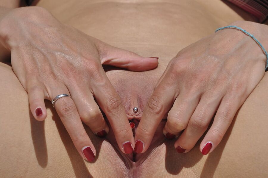 .Dutch wife poses for hubby