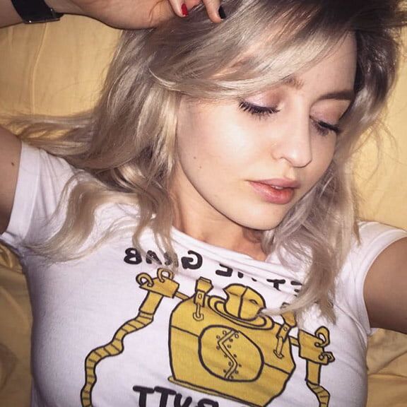 boobs non-nude (white blonde)
