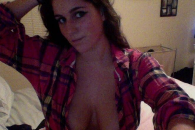 Brunette Amateur Beauty showing how kinky she is