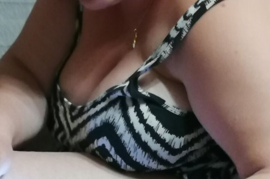 wife big tits in dress no bra