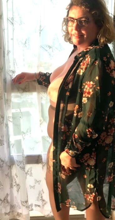 Larger Lasses, Matures and Grannies