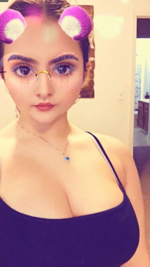 Very Hot girl Selfie pic