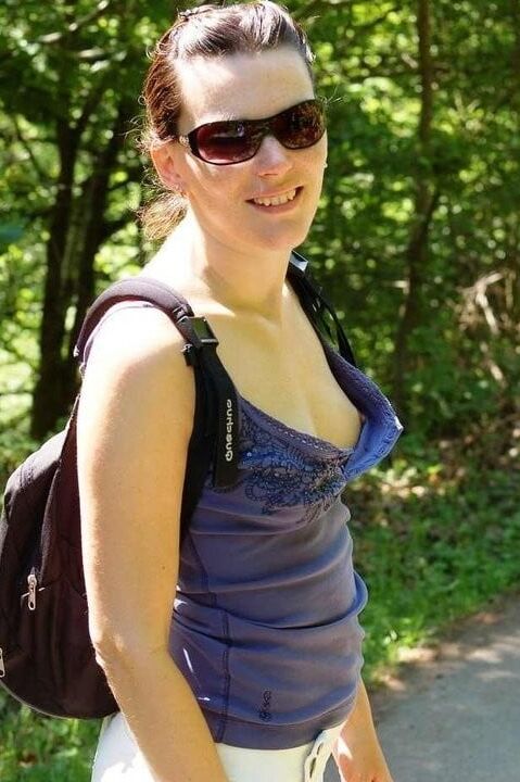 downblouse