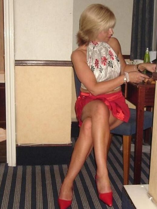 CROSSLEGGED