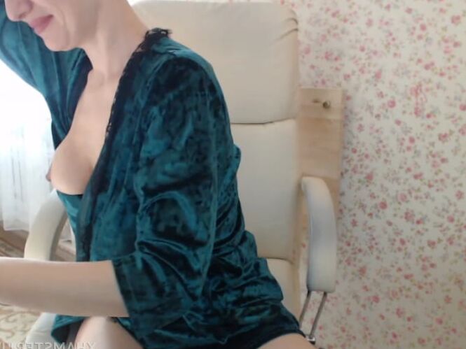Gorgeous Russian milf nude on webcam