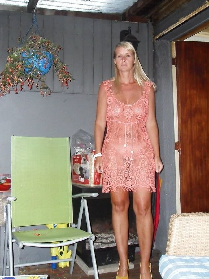 BLONDE AMATEUR SUCKS AND FUCKS