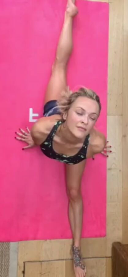 Fearne Cotton&;s pretty feet - mega gallery