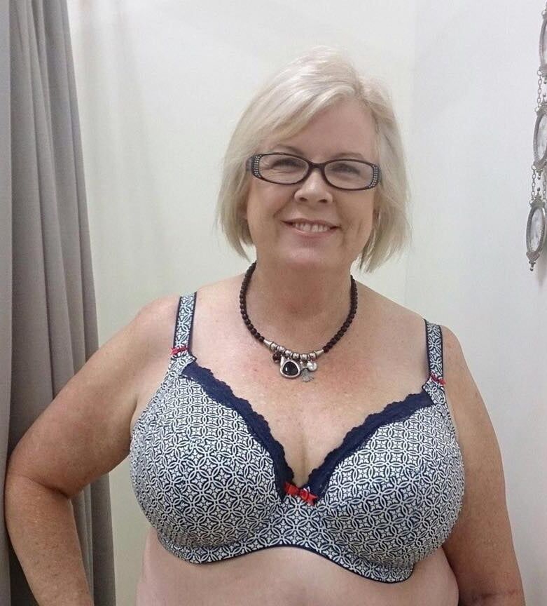 Lady mature in lingerie