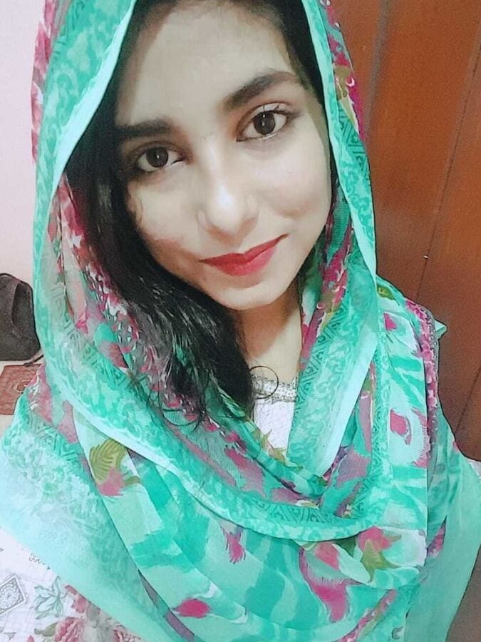 shy pakistani hoe