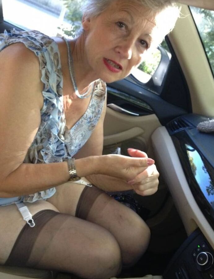 Super(French)Granny in Nylons