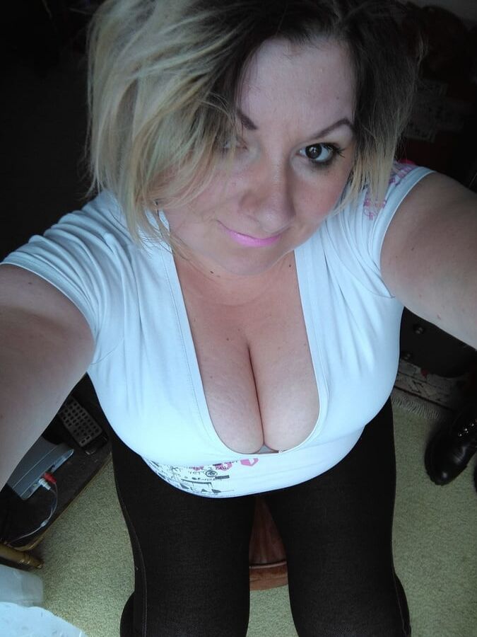 ROU ROMANIAN MILFS MOM IS A FAT SLUT