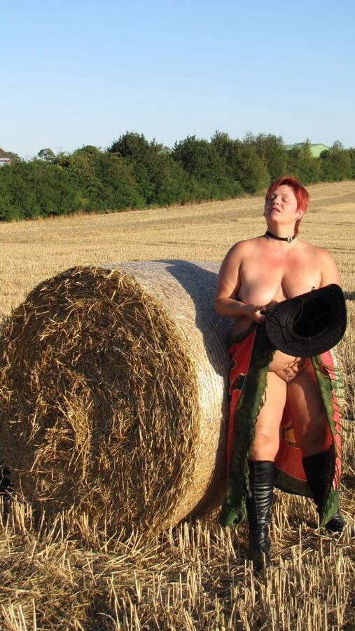 Anna naked on straw bales ...
