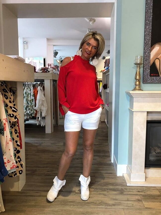 Hot Dutch mature Debby in thight pants
