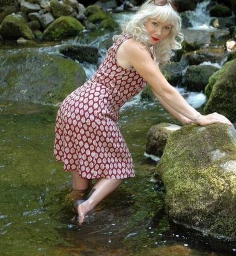 Sue gets her bits very wet ..... lovely