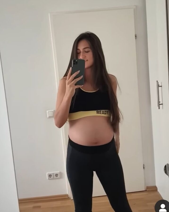 Viel Sperma im Bauch