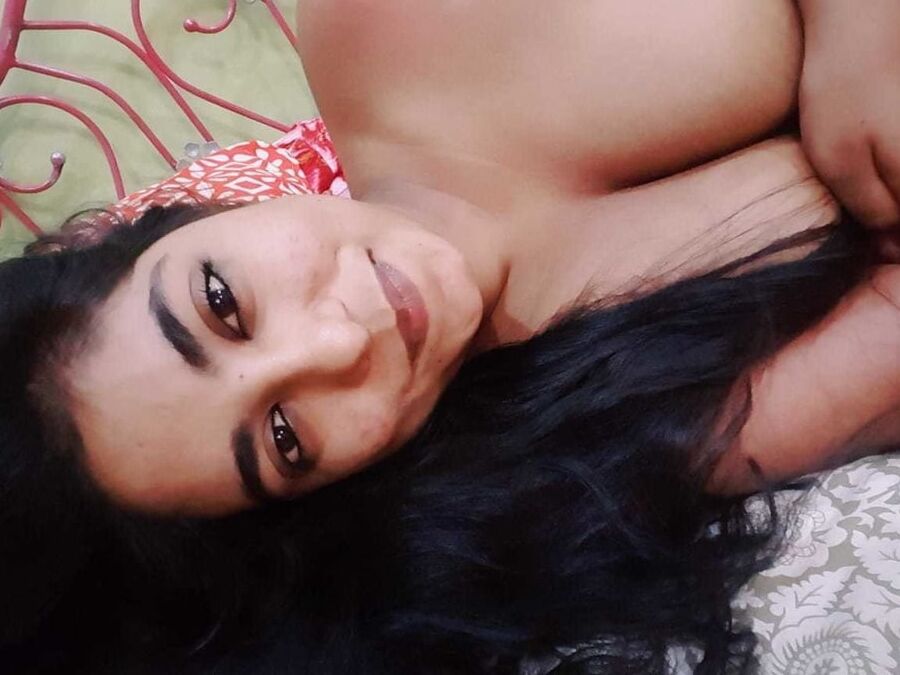 shy pakistani hoe