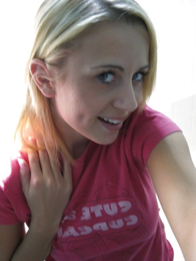 Anais Meyer nipslip