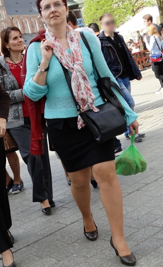 mature in tan pantyhose