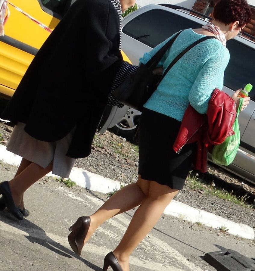 mature in tan pantyhose