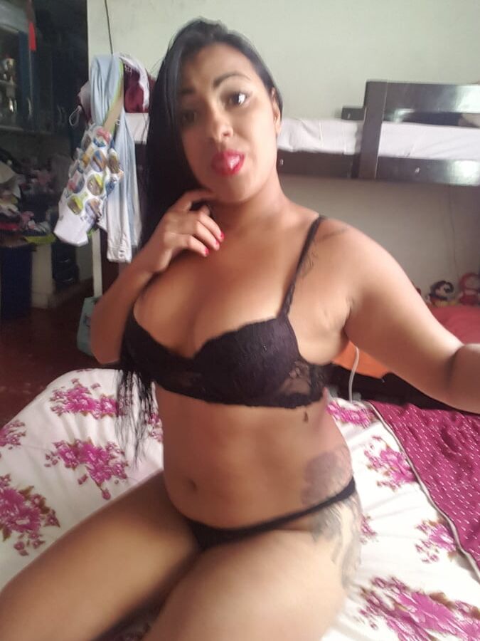 Hot busty matured girl big boobs pics shared in chat
