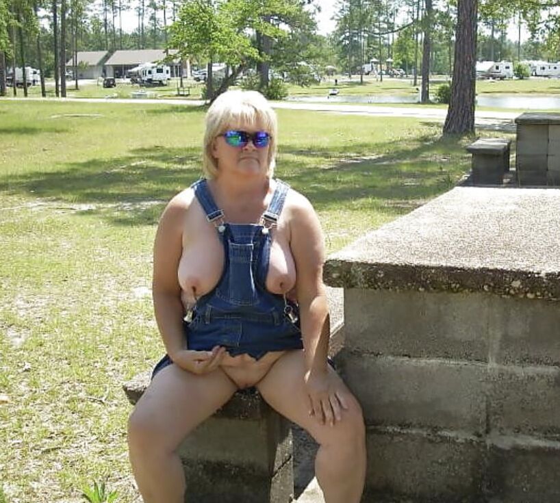 Florida Slut learns her place.
