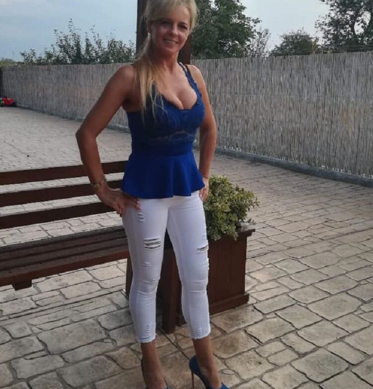 ROU ROMANIAN MILFS MOM IS A HORNY TITS MONSTER
