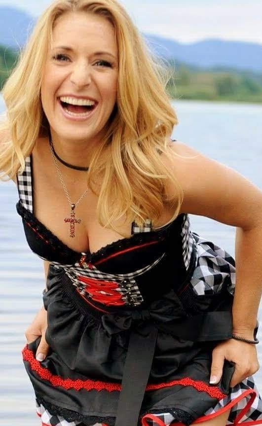 sexy Stefanie Hertel-was moechtet ihr mit ihr erleben