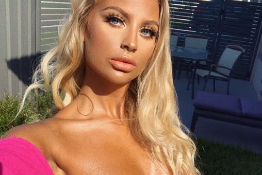 Incredible fit blonde bombshell
