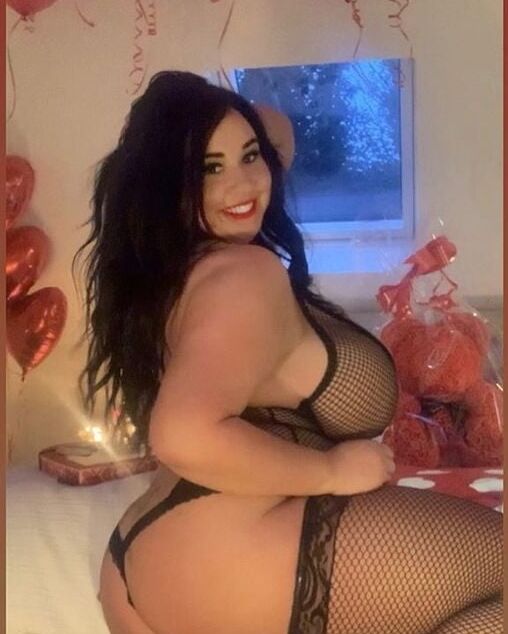 Huge tit uk milf rosie showing her amazing boobs