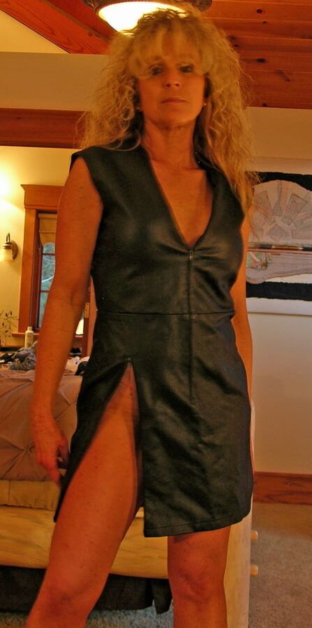 MILF playing without hubby knowing