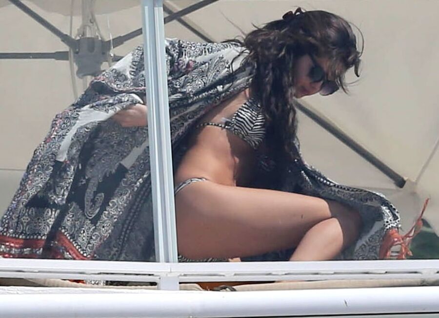 selena gomez bikini