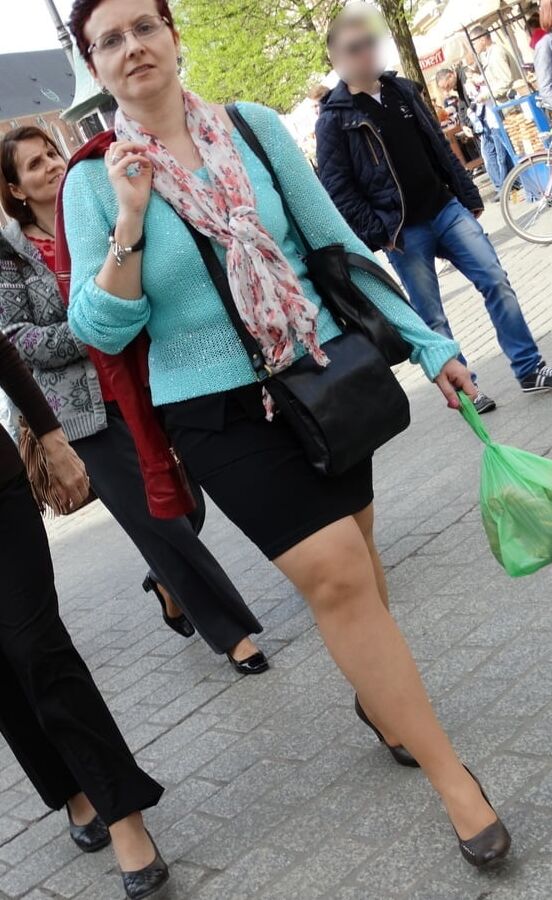 mature in tan pantyhose