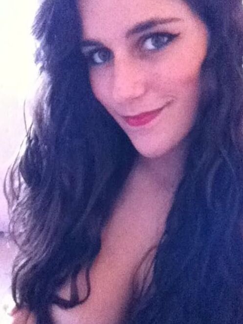 Brunette Amateur Beauty showing how kinky she is