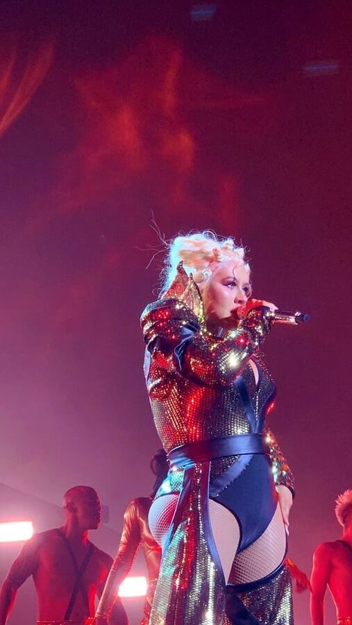 CHRISTINA AGUILERA