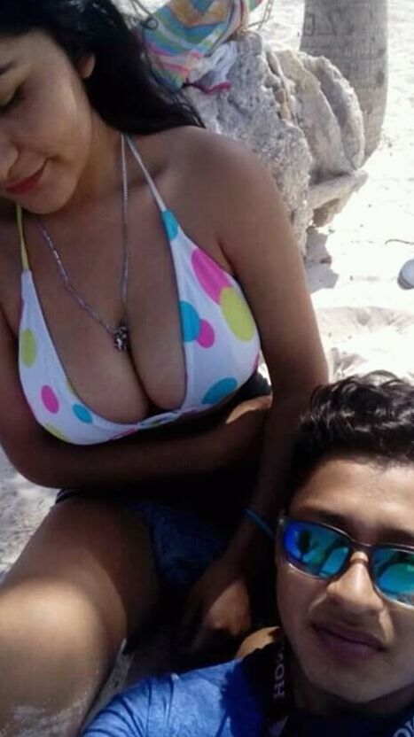 Joven mama chichona