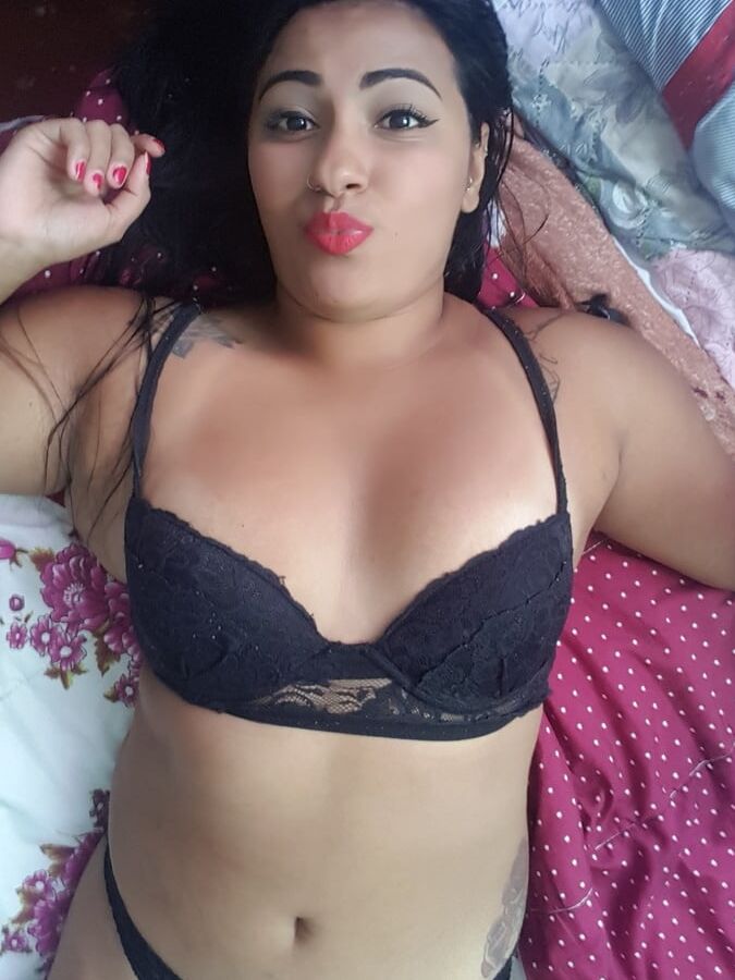 Hot busty matured girl big boobs pics shared in chat