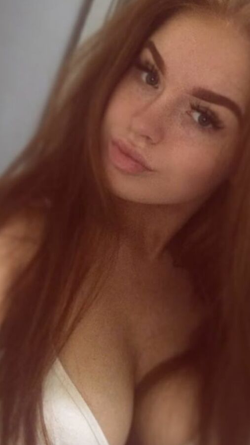 ELLIE G UK BABE WITH GORGEOUS BIG TITS