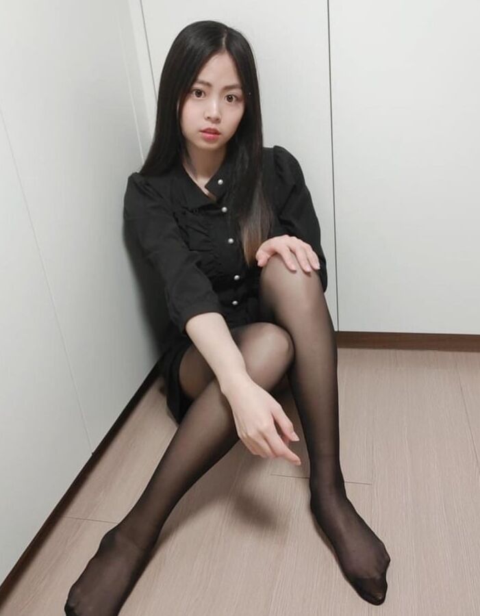 Feet and pussy for your cock