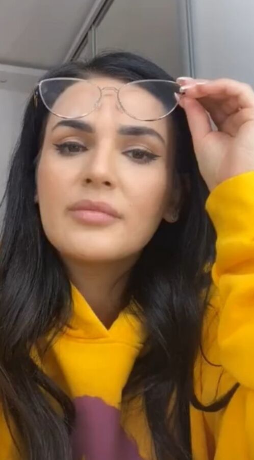 Jasmina Djuderija SLUT BOSNIAN --- KOMENTARISITE KURVU