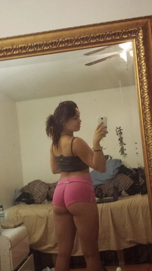 Mexicana modelando calzones