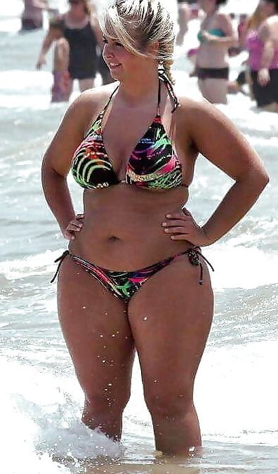 BIKINI BEACH HUNZ