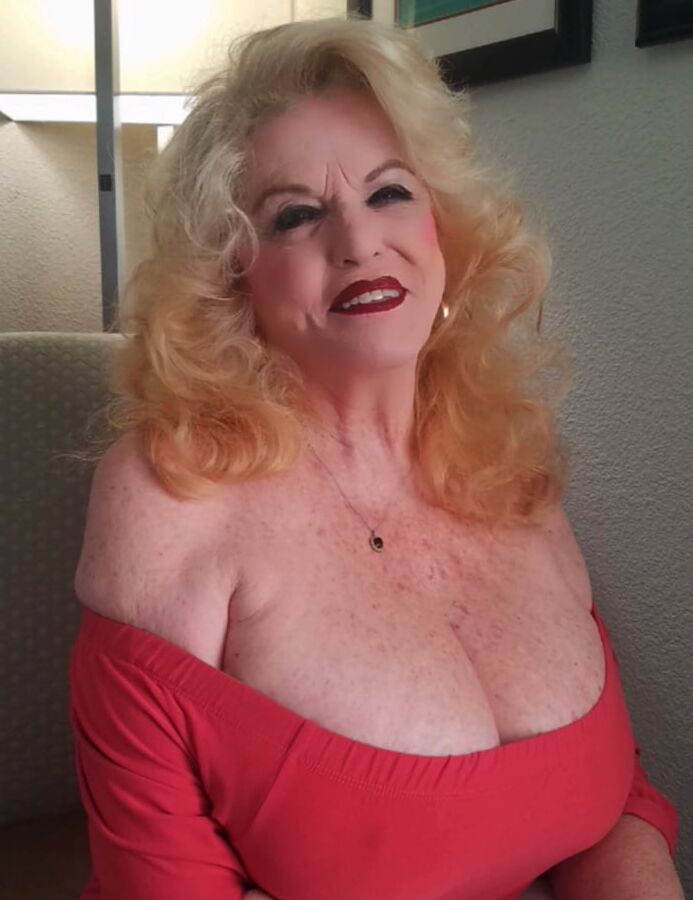 Mature Elaine Big Tits