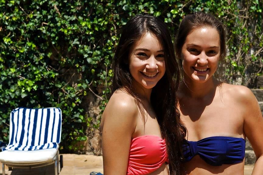 Jovencita masturbandoce