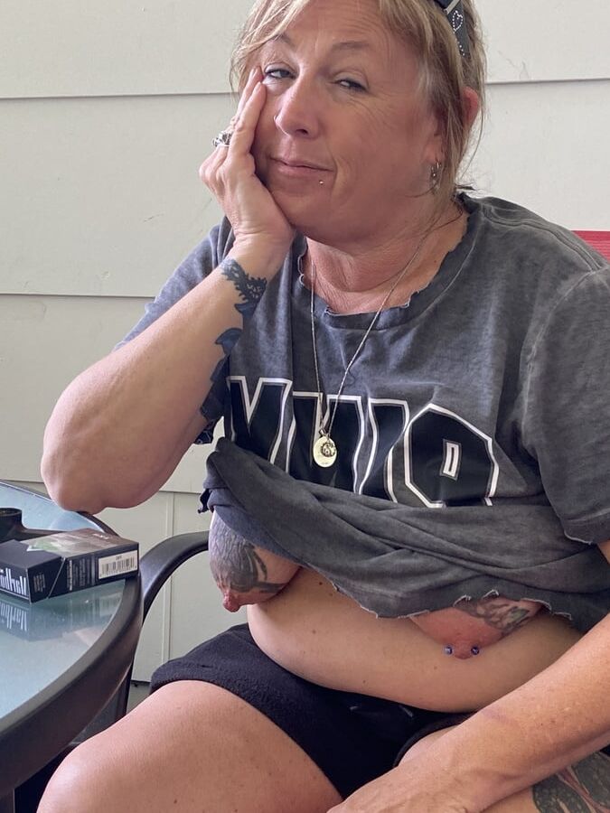 Saggie boobies