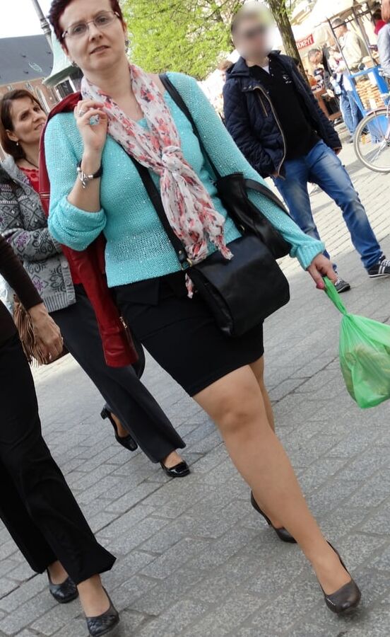 mature in tan pantyhose