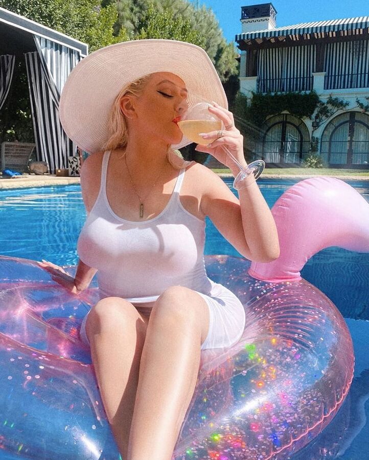 CHRISTINA AGUILERA