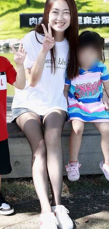 Skinny Legged Chinese Wife in Pantyhose